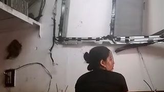 Замужняя брюнетка дрочит пизду на камеру для любовника